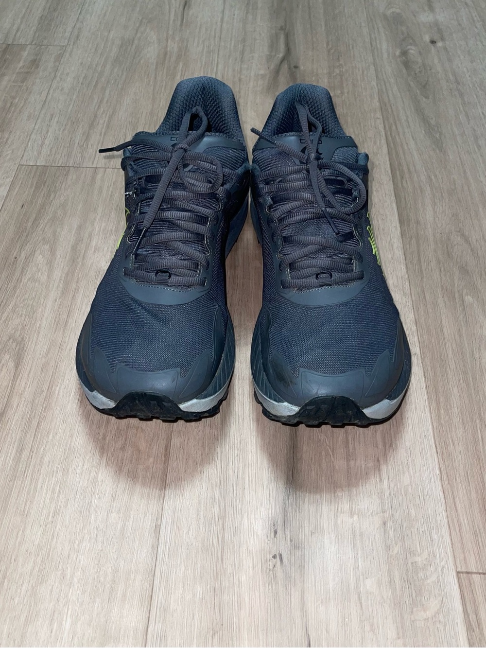 Men's 11 - TOPO Athletic MTN Racer 4- Trail Running Shoes- Charcoal EUC 75 Miles